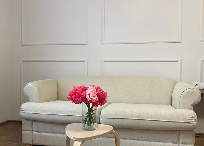 Bright & Cozy - 15 Min From Center شقة *