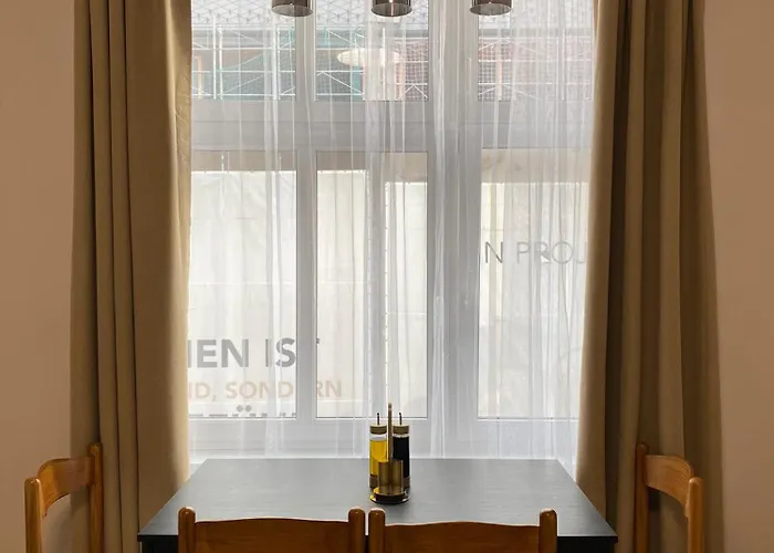 Bright & Cozy - 15 Min From Center شقة